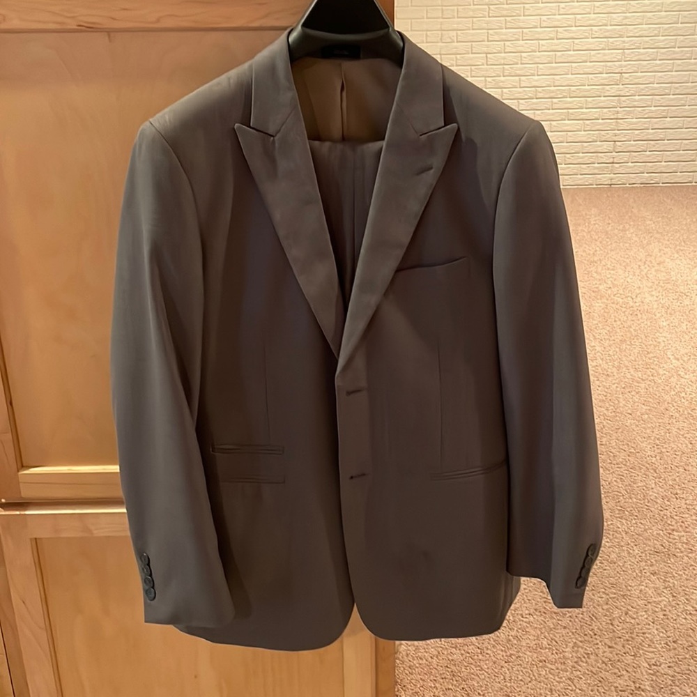 J ferrar shark skin color suit 40R top and 34/30 flat front bottom